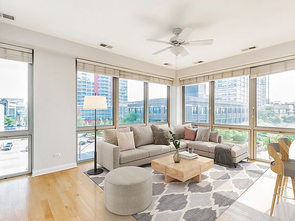 3rd image of 2035 S Indiana Ave APT 401