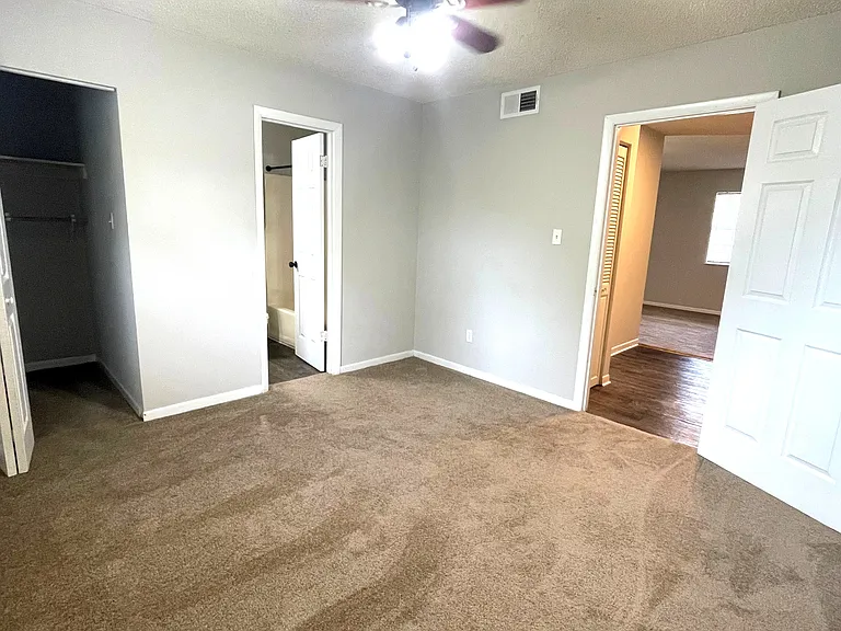 Oak Terrace Apartments — Photo 24