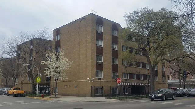 5100 N Sheridan Rd APT 205 photo 1