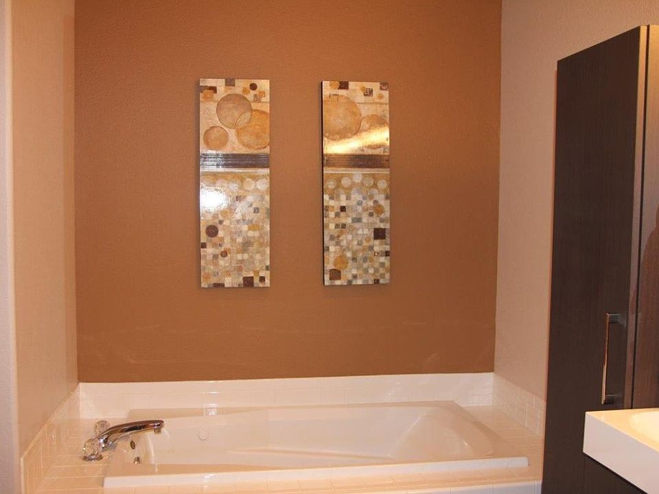 jet tub in master bedroom