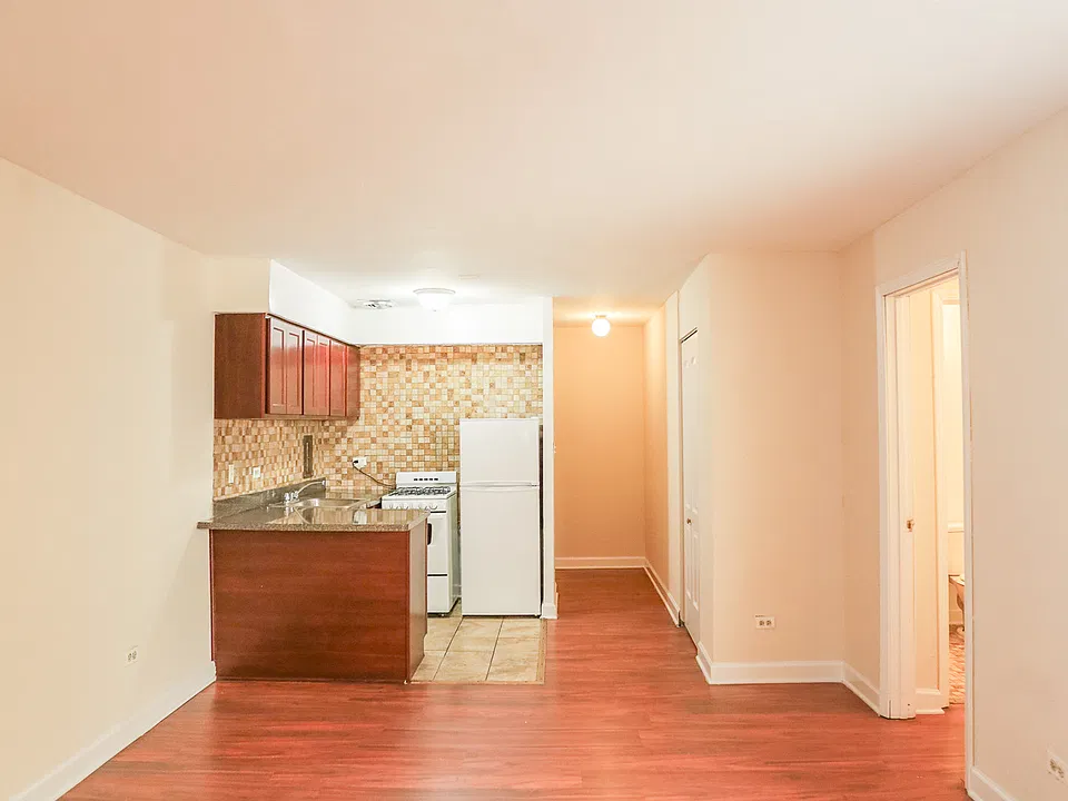 1056 W Catalpa Ave #303