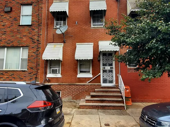 1817 Tasker St, Philadelphia, PA 19145