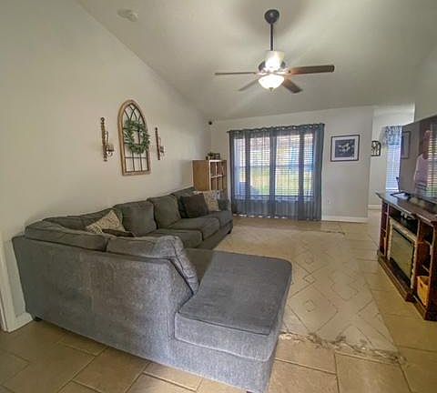 3rd image of 2932 Canoe Cir
