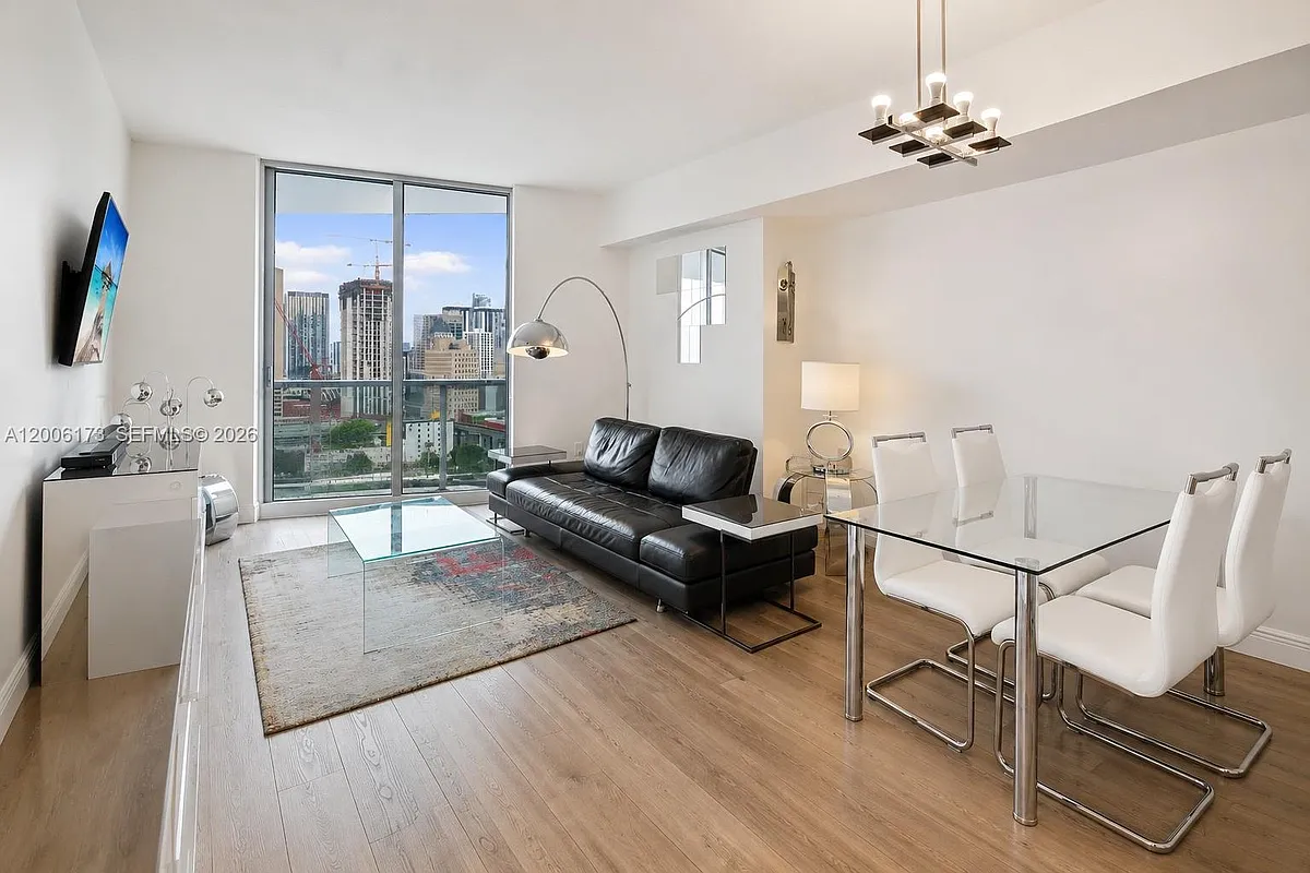 Building Photo - 185 SW 7th St #2105