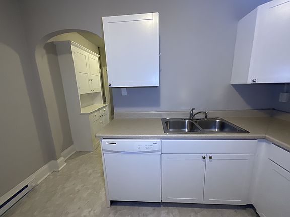 5th image of 28 Carlisle St #1
