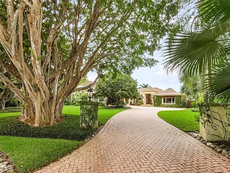 950 Galleon Dr — Photo 4