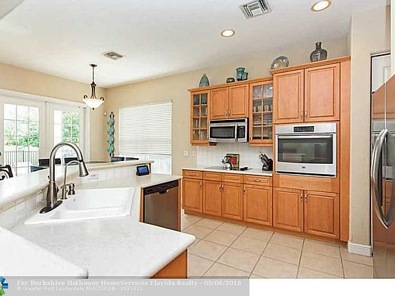 4th image of 6390 NW 106th Ter