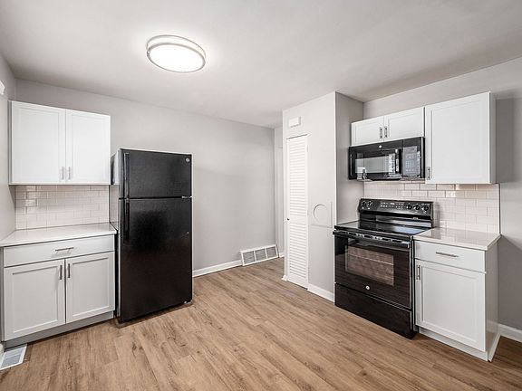 3rd image of 554 Riverview Dr #C