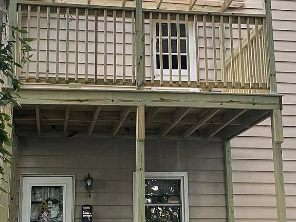4th image of 902 W Market St #2