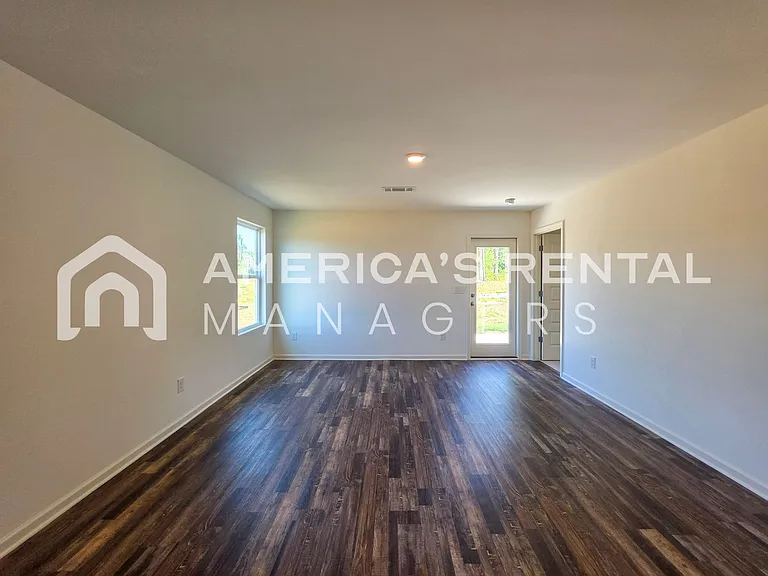 2400 Sky Dr — Photo 26