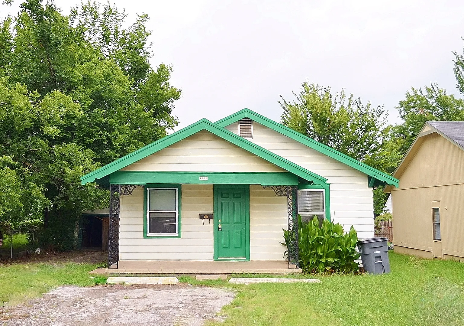 2 bed, 864 sqft, $875 — Photo 1