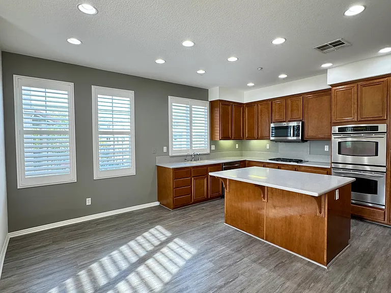 1331 Bayside Cir — Photo 43