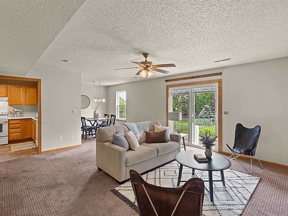 3rd image of 720 Molly Dr