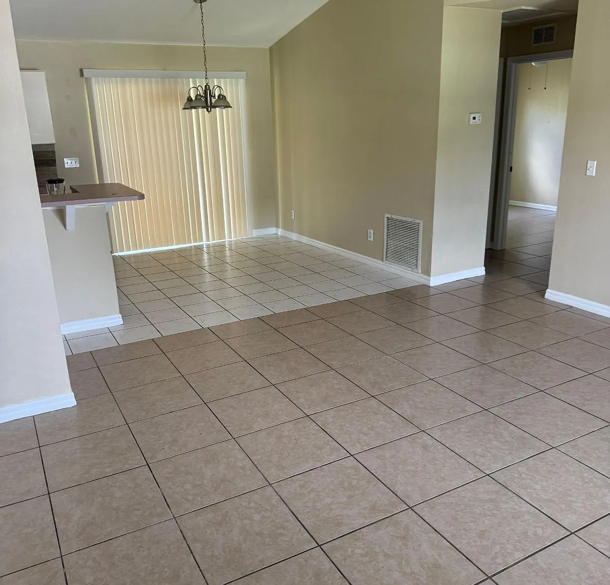 3 bed, 2.0 bath, 1107 sqft, $2,000 — Photo 2