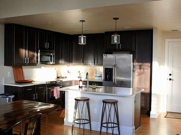 3rd image of 2525 College St APT 2301