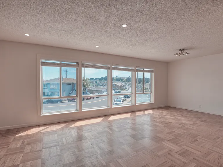 330 Higate Dr — Photo 3