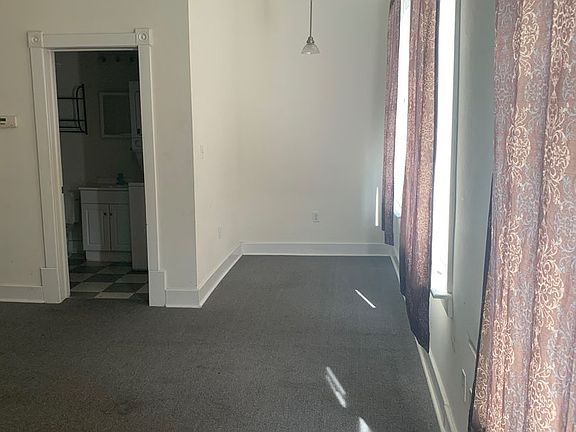 3rd image of 2572 Beech Ave Unit 8