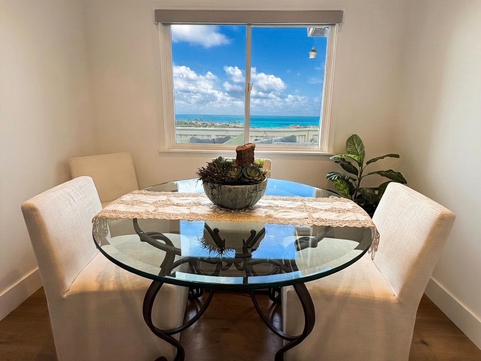 Enjoy meals with this breathtaking ocean view from elegant glass dining table.