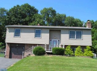 1205 Eric Dr, Upper Chichester, PA 19061