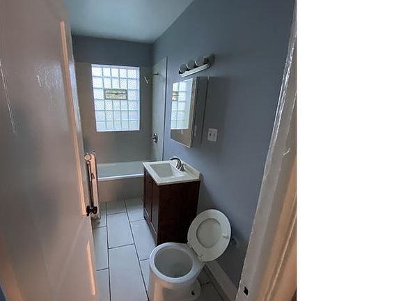 3rd image of 3609 S King Dr #3