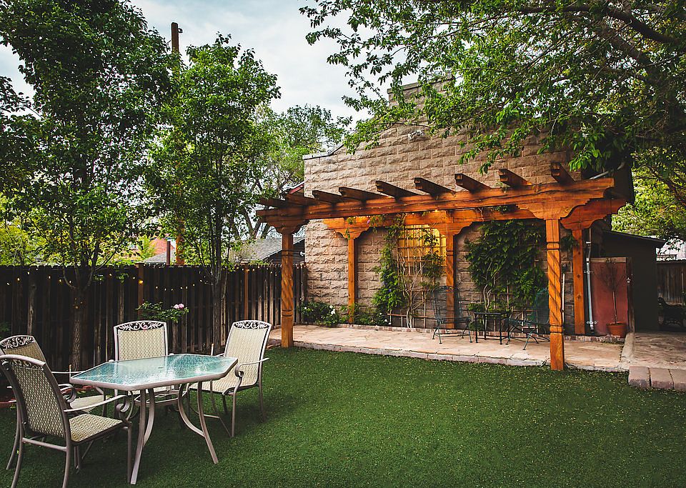 THE CARRIAGE HOUSE - Exterior view of property