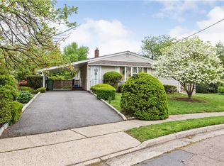 22 Bonham Dr, Edison, NJ 08837