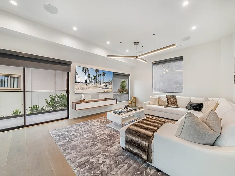 Jupiter Dr — Photo 20