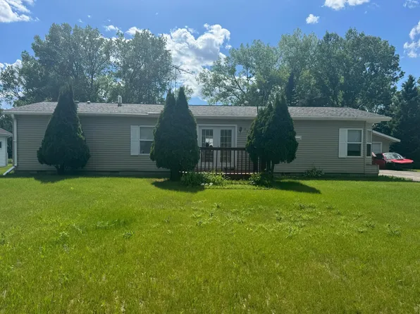 330 Maple Dr, Detroit Lakes, MN 56501