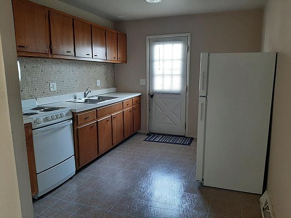 2nd image of 3966 Geraldine Ave