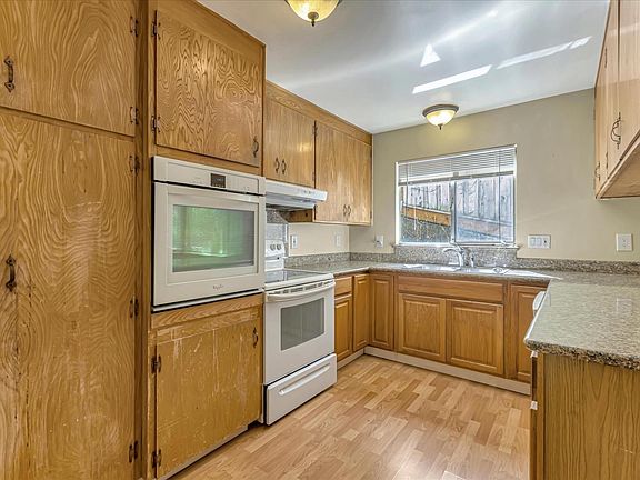 5th image of 141 College Ave #143