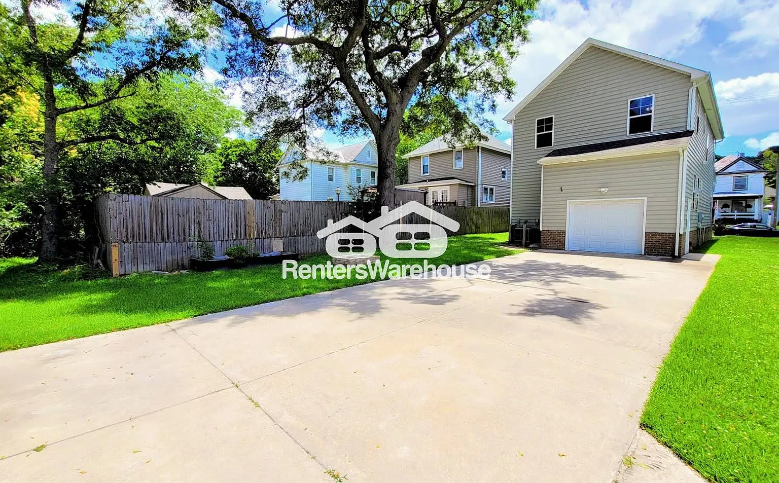 Gorgeous 2-Story Home! — Photo 3