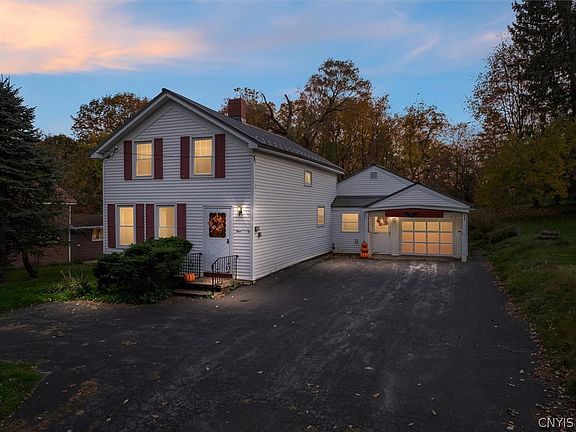 2nd image of 4 Laurel Pl