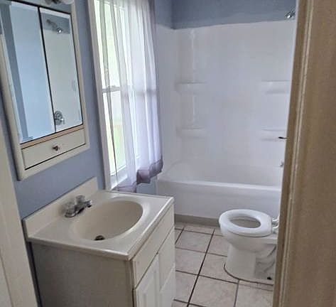 4th image of 13 Hinman Ave N