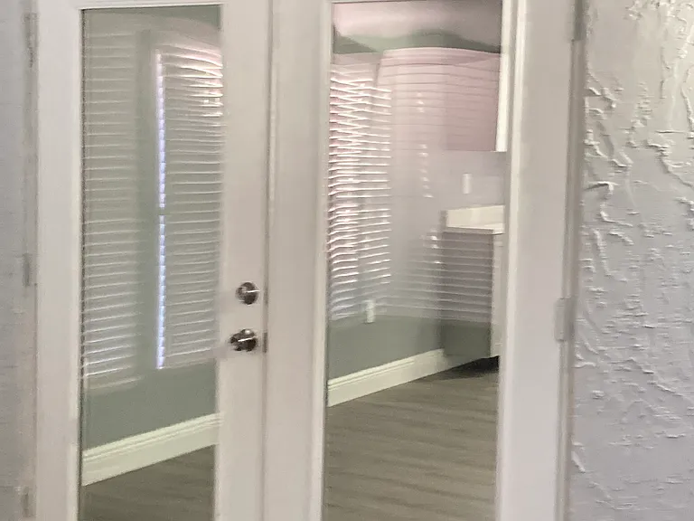 French doors kitchen side to go to Florida Room