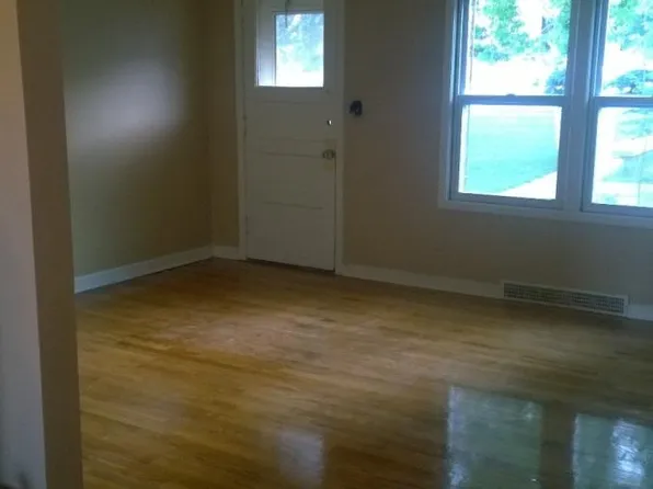 113 N 37th St APT 1, Omaha, NE 68131