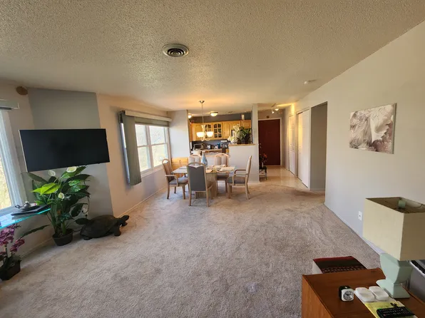 701 E Lowe Ave APT 411, Fairfield, IA 52556