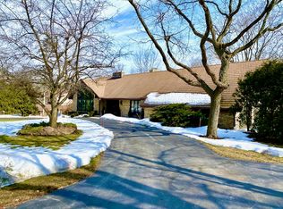 3690 Mary Cliff Ln, Brookfield, WI 53005
