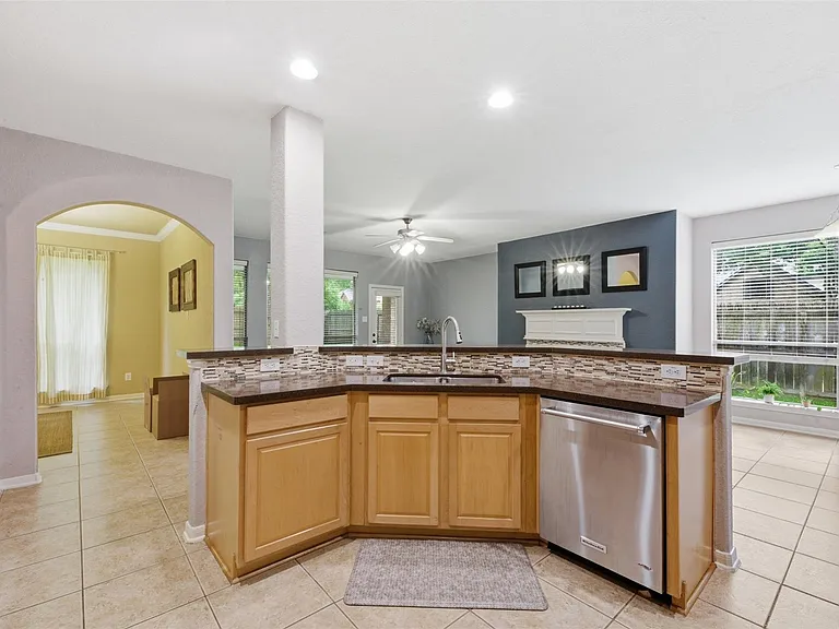 3331 Lost Maple Forest Ct — Photo 15