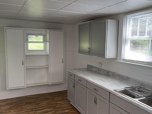 3rd image of 1501 Branson Ave