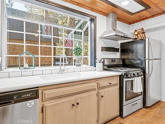 2nd image of 660 Barrett Way #660