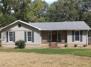 208 Hearthstone Dr, Lagrange, GA 30241