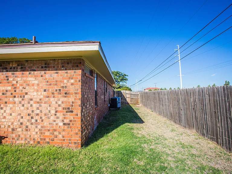 3401 Essex Ave — Photo 37