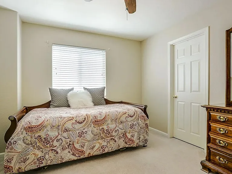 1865 Marinette Ln — Photo 3