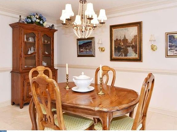 4th image of 1704 N Park Dr APT 507