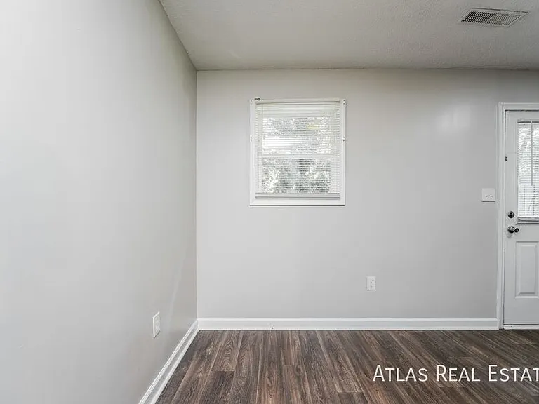 Lexington Heights — Photo 29