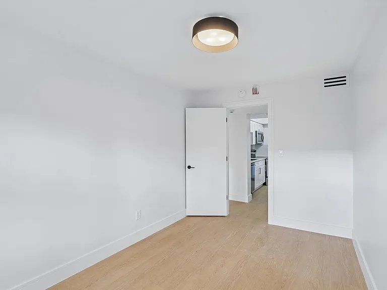 The Oaks Apartments — Photo 75