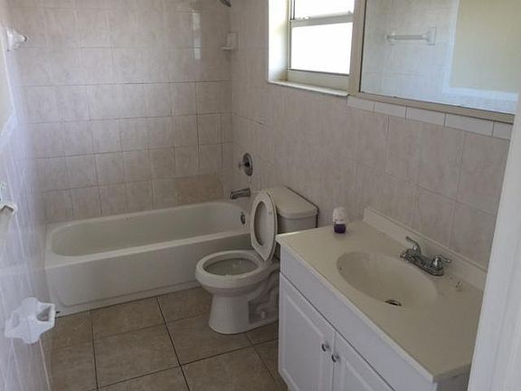4th image of 3400 Summer St