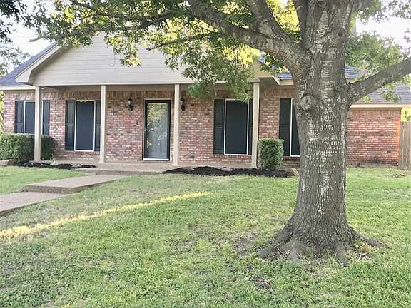 3rd image of 207 Buckingham Pl