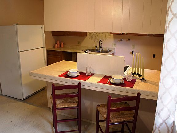 Kitchen with w/d hookup