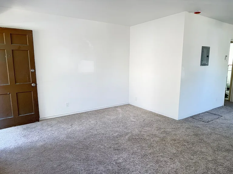1831 & 1833 Stanford Street — Photo 6